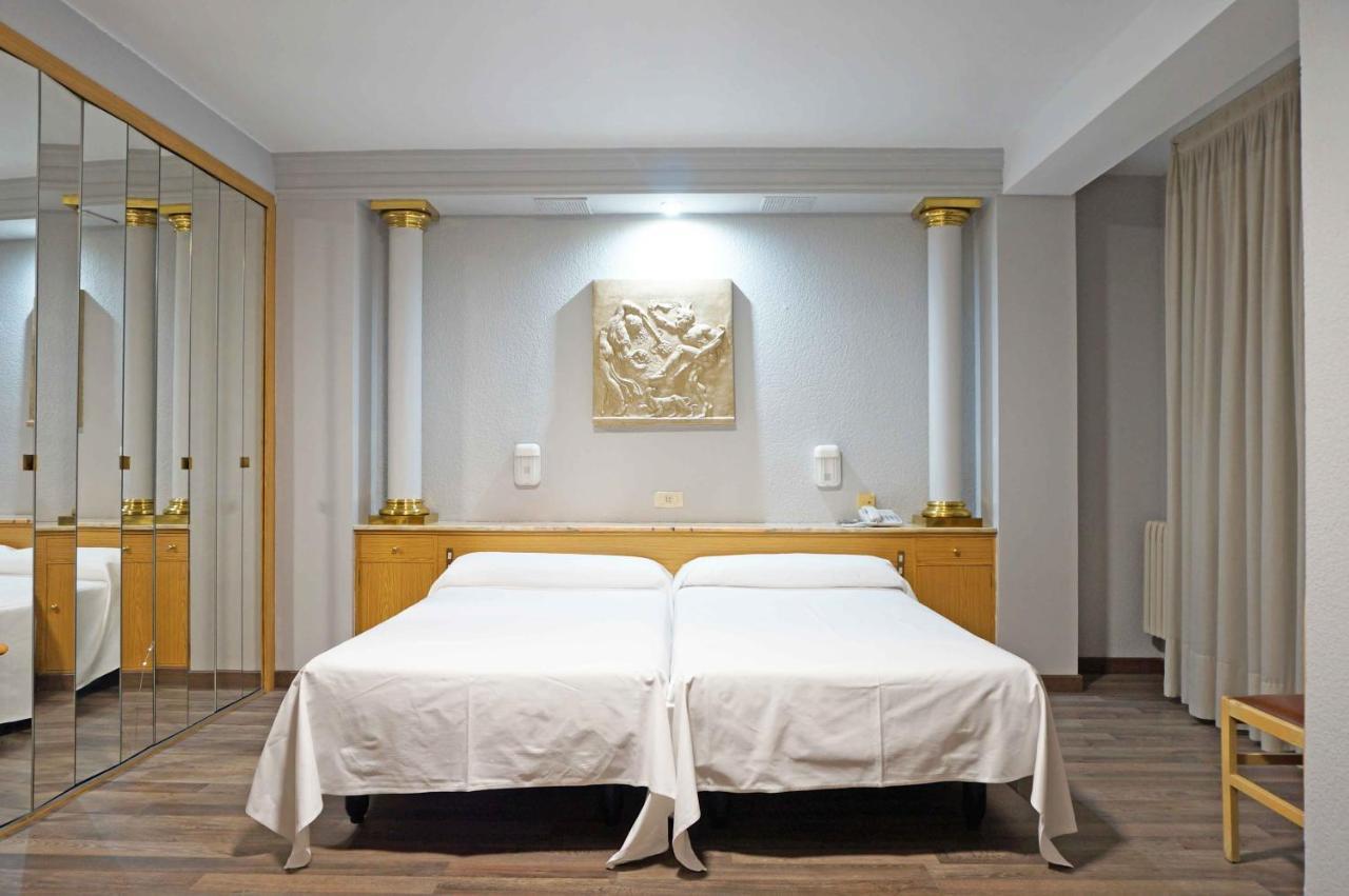 Hotel Cesaraugusta Saragozza Esterno foto