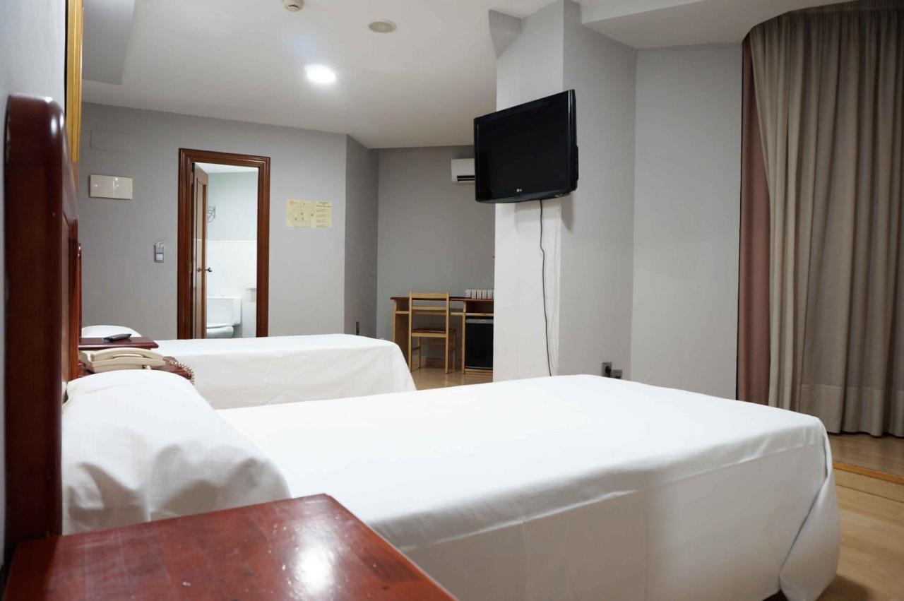 Hotel Cesaraugusta Saragozza Esterno foto