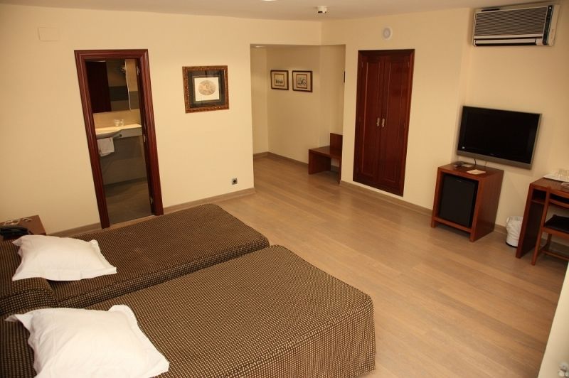 Hotel Cesaraugusta Saragozza Esterno foto